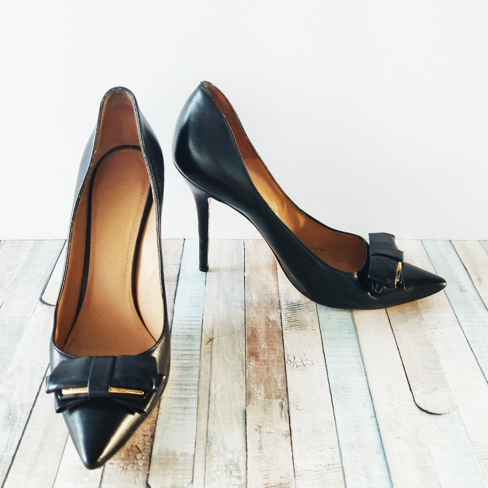 🔥 Salvatore Ferragamo black leather bow stilettos